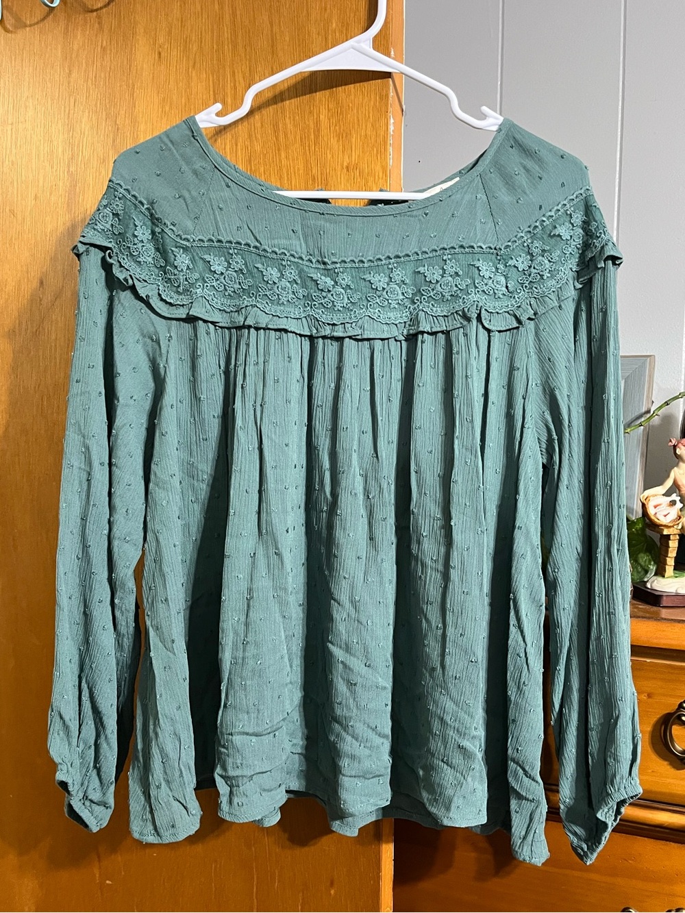 NWT Easel Green Floral Embroidered Lace-up Peasant Blouse Size Small - Picture 1 of 11